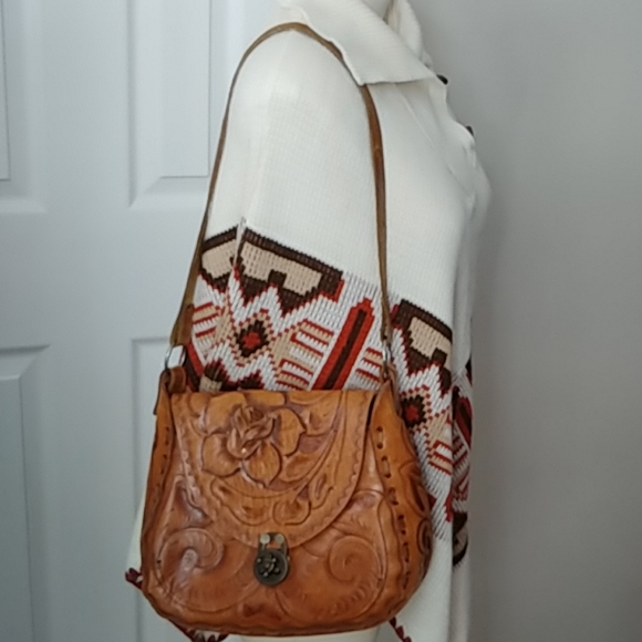 UNBRANDED Handbags - VINTAGE BOHO MEXICAN LEATHER BAG